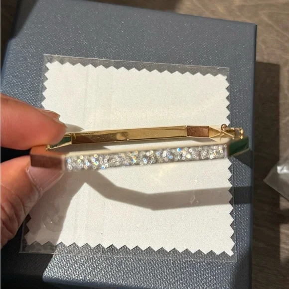 Elegant 14k Gold and Sparkling diamonds Women's Bracelet - Picture 3 of 10